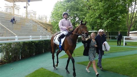 ‎Racing Post .